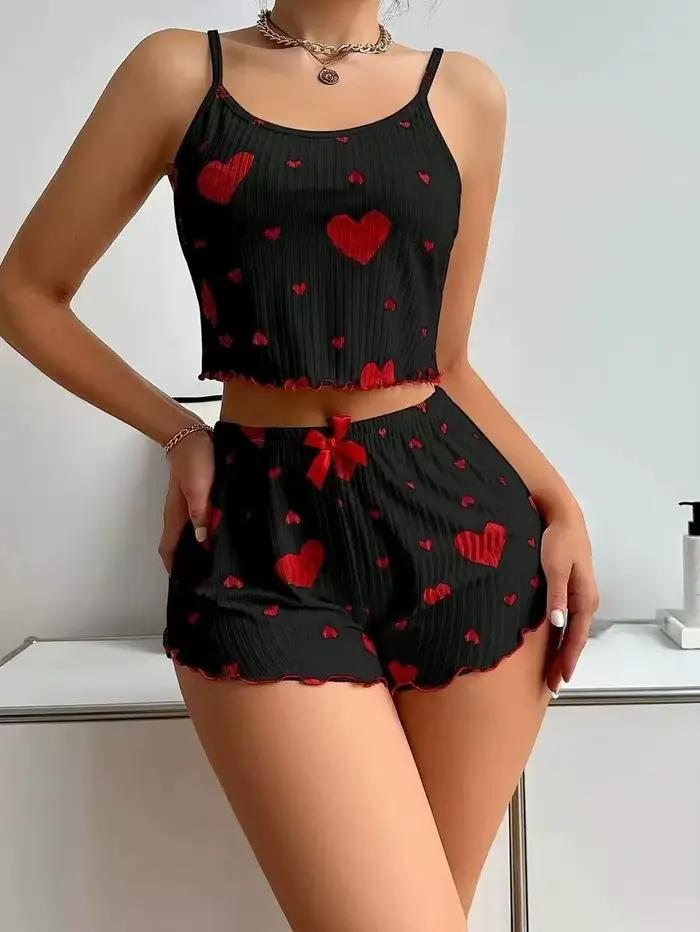 Ensemble pyjama femme côtelé doux rose et noir à imprimé cœurs, caraco et short, avec volants, pour 