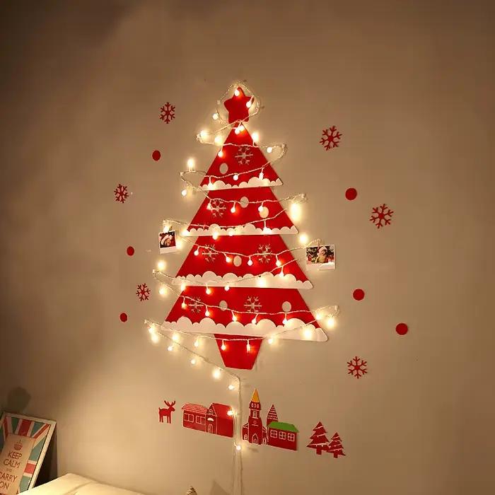 Arbre mural de noël créatif avec lumières, ornements de sapin de noël à faire soi-même
