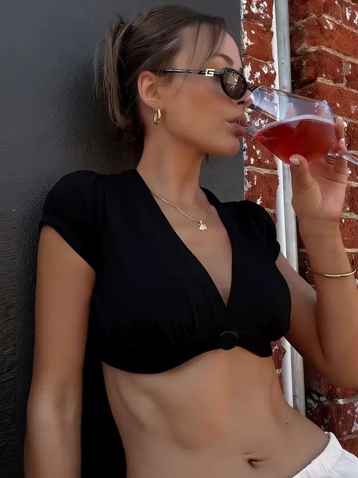 Mozision Débardeurs courts sexy à col en V pour femme, mode estivale, crop top à un bouton, élégant 