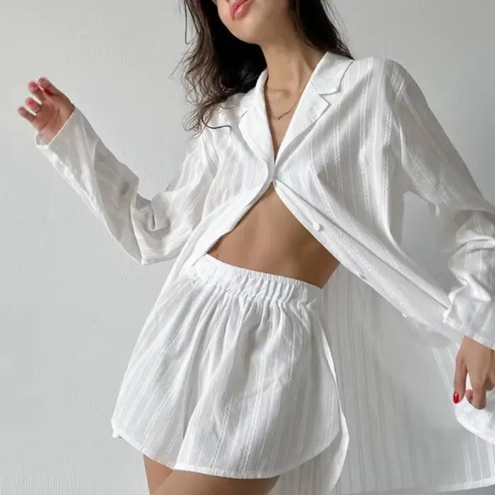 Ensemble de pyjama décontracté deux pièces en coton blanc, chemise à manches longues à revers et sho