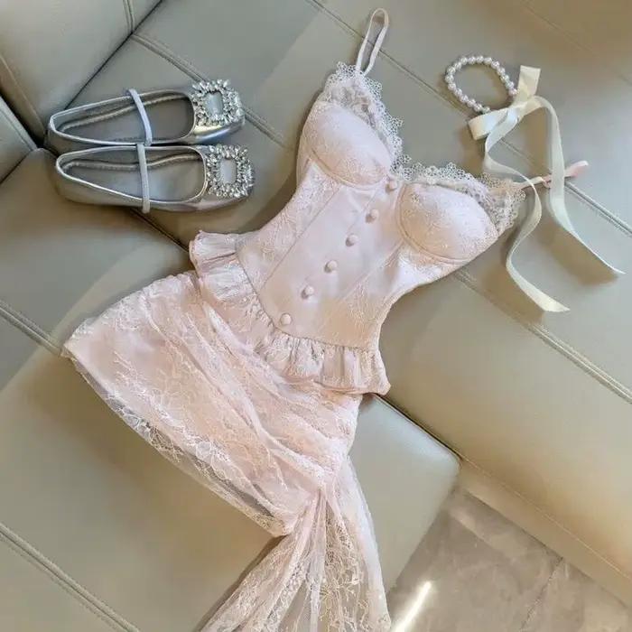 Ensemble 2 pièces sexy et coquette rose clair en dentelle à volants : débardeur et jupe moulante asy