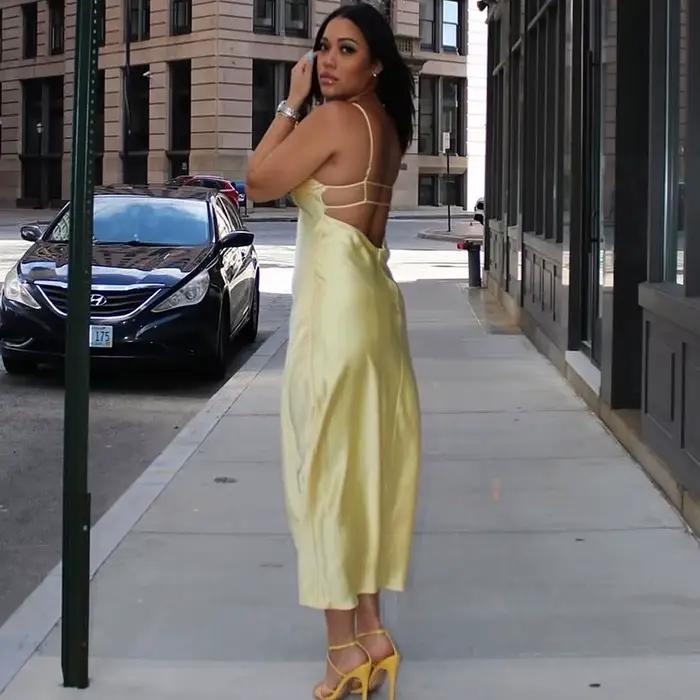 HXAO robes jaunes femmes Satin col en V robe mi-longue été dos nu sangle robes de soirée élégante ro