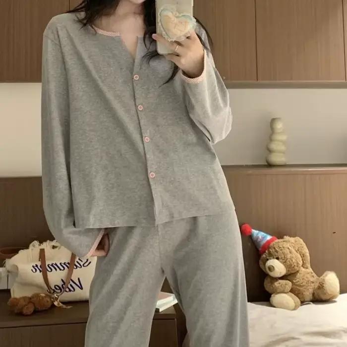 Les vêtements de nuit pour femmes peuvent être portés comme