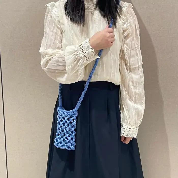 Sac à bandoulière tressé ajouré en crochet pour femme, petit sac de téléphone léger de couleur unie