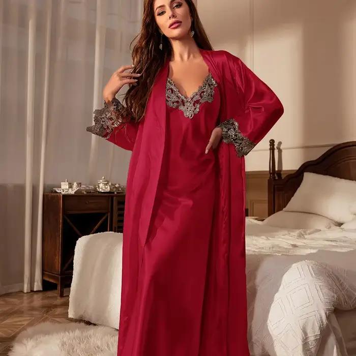 Ensemble de chemise de nuit en satin pour femme