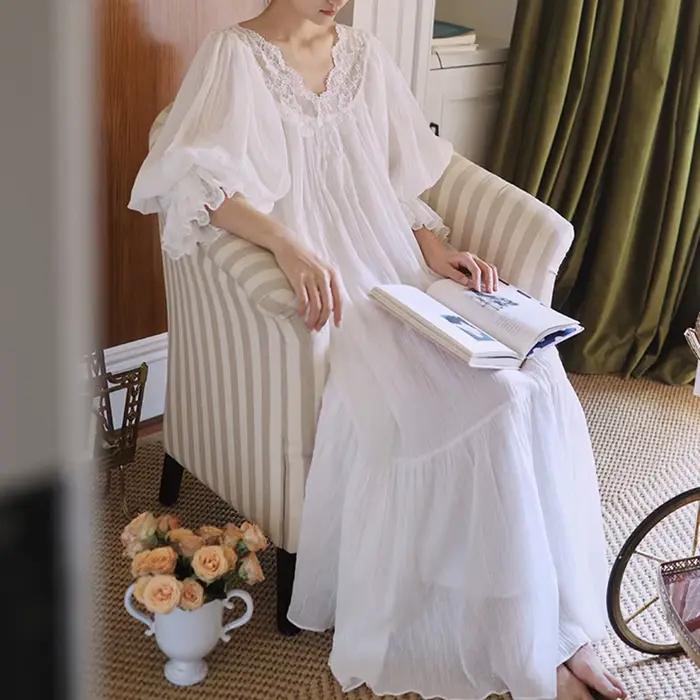 Chemise de nuit féminine en dentelle romantique coupe ample style féerique