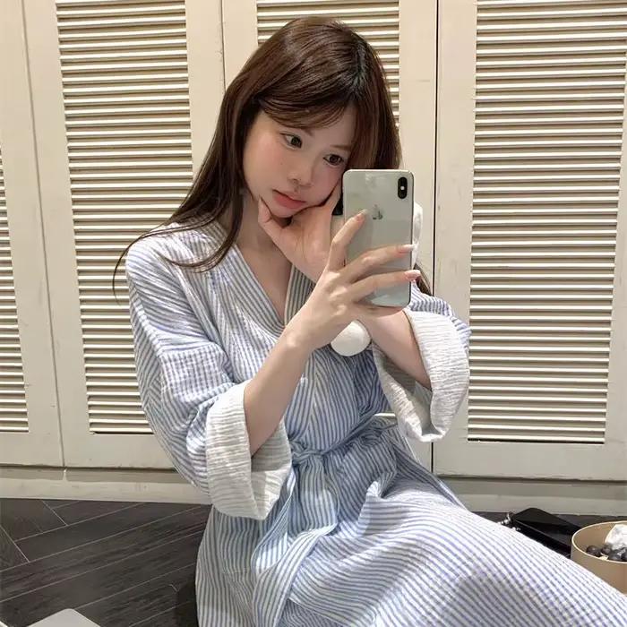 Chemise de nuit rayée bleue
