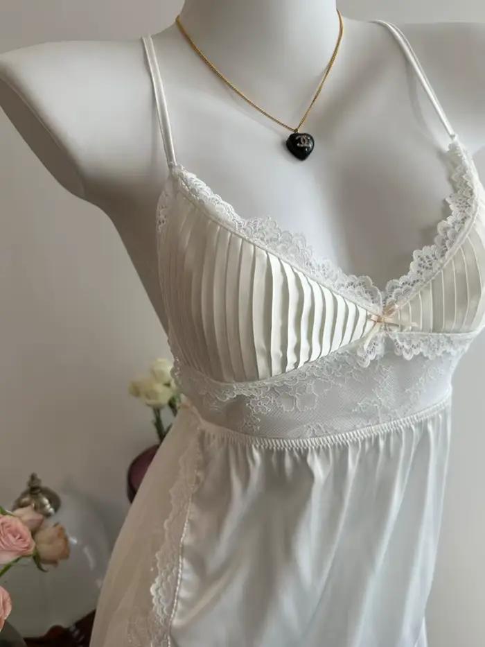 Robe de nuit à volants à col en V pour femmes