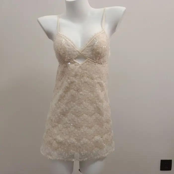 Chemise de nuit élégante en polyester et dentelle pour femmes, sexy, courte, mince, confortable, idéale pour le sommeil, les événements et les voyages