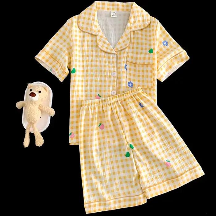 Ensemble pyjama imprimé à carreaux jaunes et images adorables, haut à manches courtes et short assorti, vêtements d'intérieur confortables pour l'été
