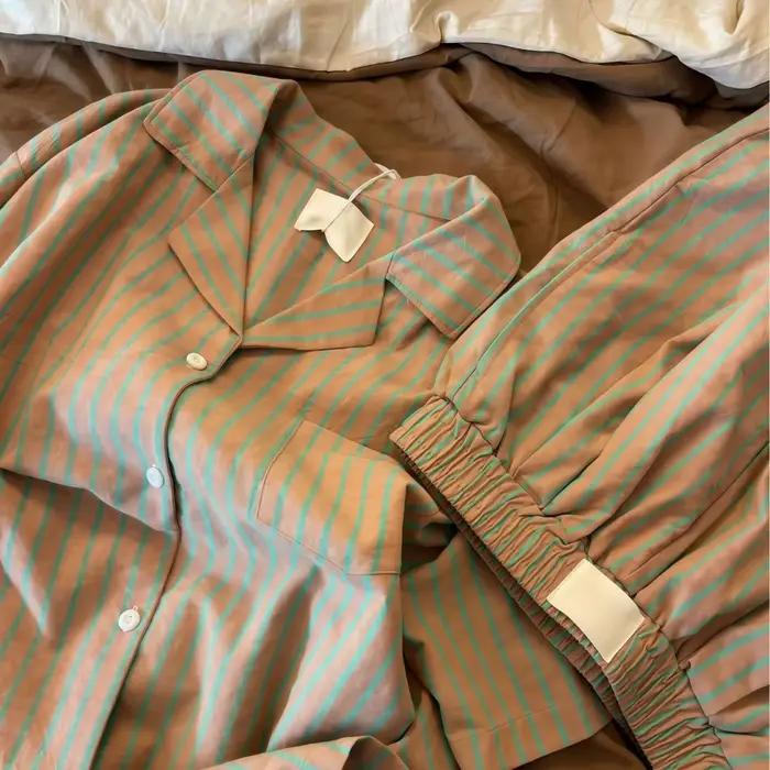 Pyjama rayé style vintage pour femme : Nouvelle collection été – Haut à manches courtes et short
