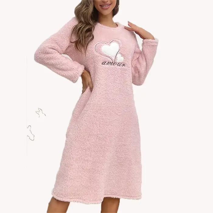 Chemise de nuit en velours de glouton pour femme