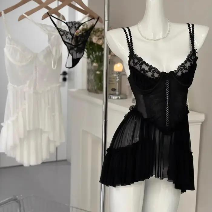 Pure Desire – chemise de nuit en dentelle avec bretelles circulaires en fil
