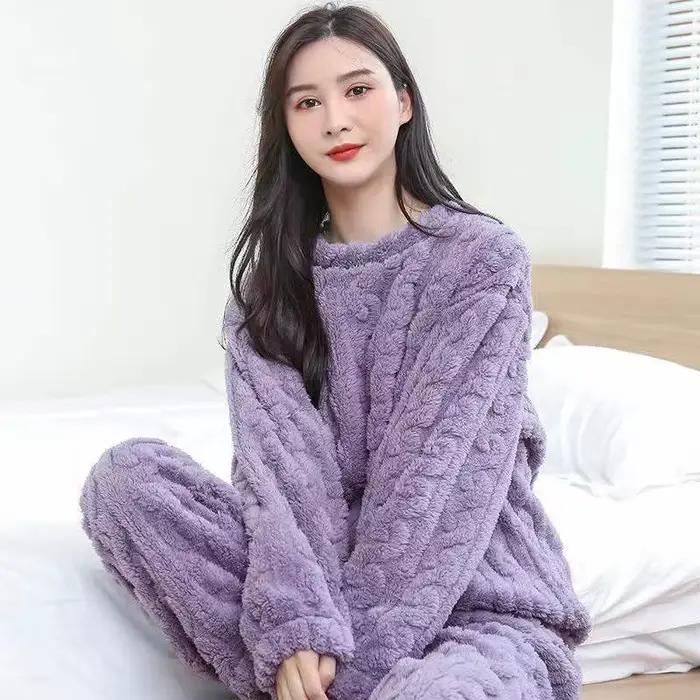 Pyjama en velours corail pour femmes