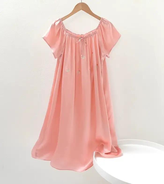 Chemise de nuit en soie pour femmes