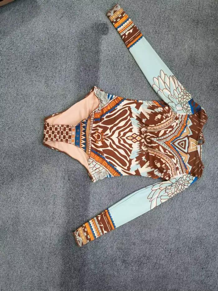 Nouveau maillot de bain une pièce pour femme, imprimé, élégant et sexy, à manches longues, avec couvre-poitrine, protection solaire, en tissu maillé