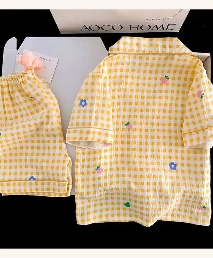 Ensemble pyjama imprimé à carreaux jaunes et images adorables, haut à manches courtes et short assorti, vêtements d'intérieur confortables pour l'été
