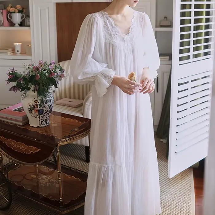 Chemise de nuit féminine en dentelle romantique coupe ample style féerique