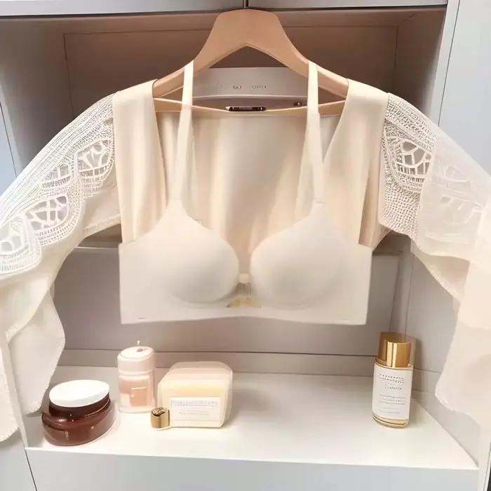 Petits seins rouges rehaussés pour montrer un grand soutien supérieur sans anneaux en acier et un soutien-gorge confortable et sans trace