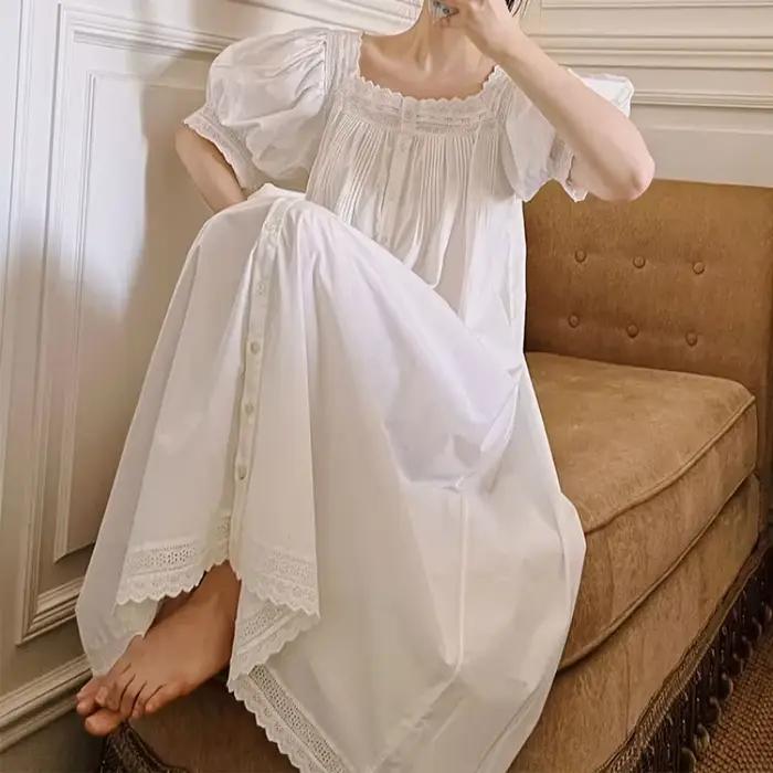 Robe de nuit blanche victorienne pour femmes