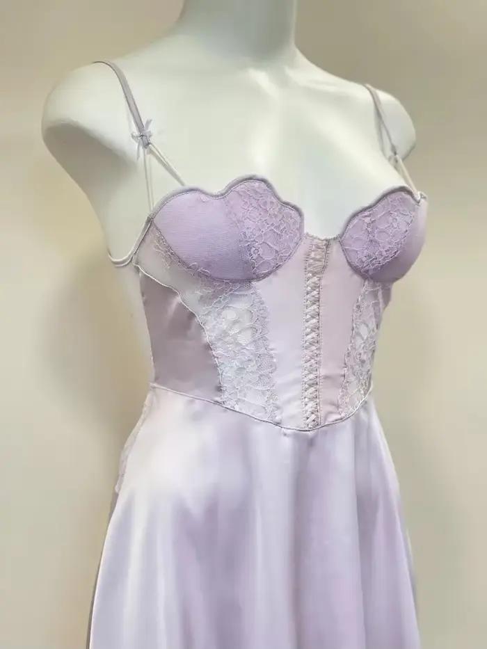 Chemise de nuit élégante en soie douce