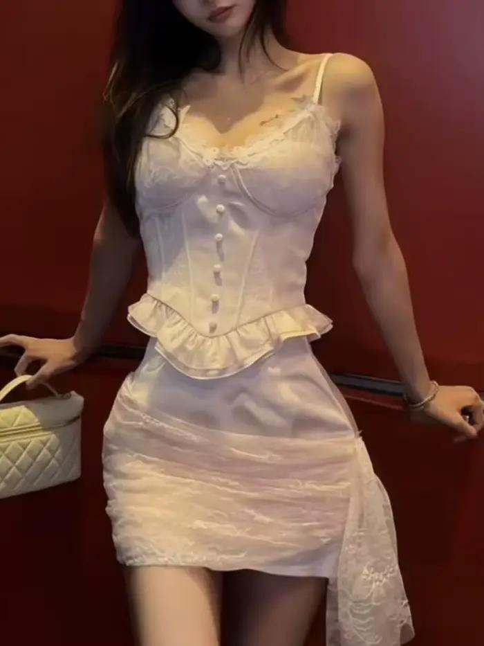 Nouvel ensemble chic coréen deux pièces style Pure Desire pour soirée d'été : haut camisole sexy + jupe moulante élégante 2026