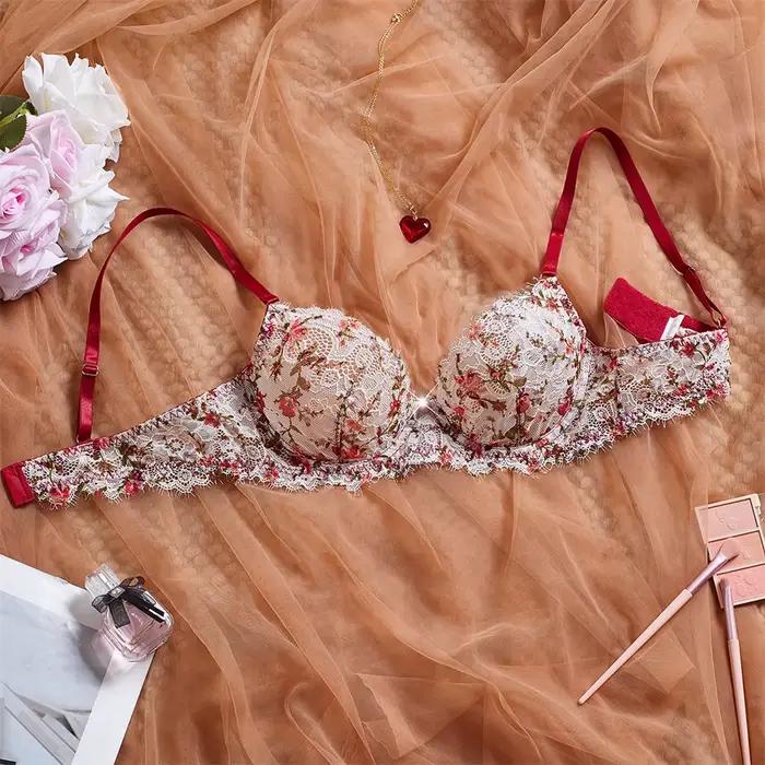 Ensemble de soutien-gorge en dentelle florale élégante avec bretelles rouges