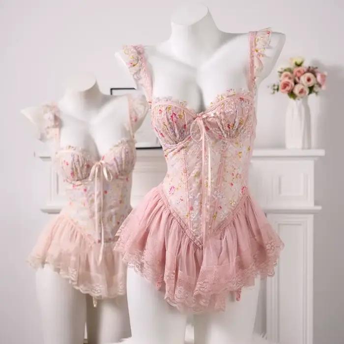 Chemise de nuit fine et élégante en dentelle