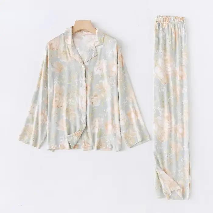 Pyjama à fleurs vertes fraîches pour femmes