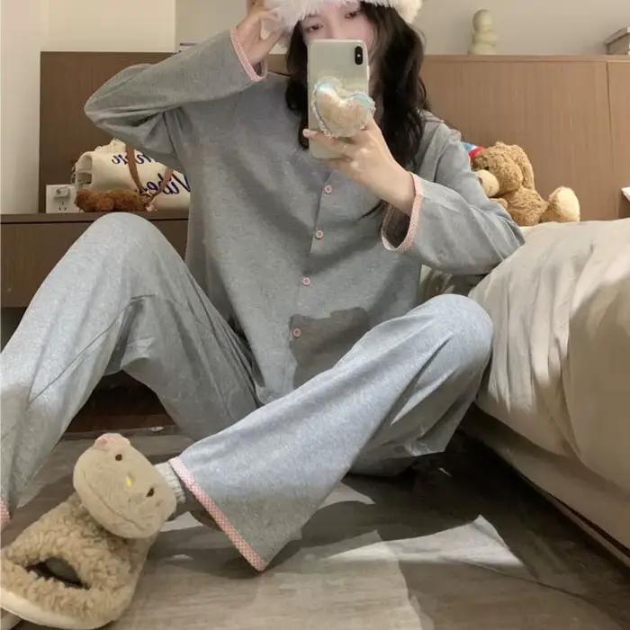 Les vêtements de nuit pour femmes peuvent être portés comme