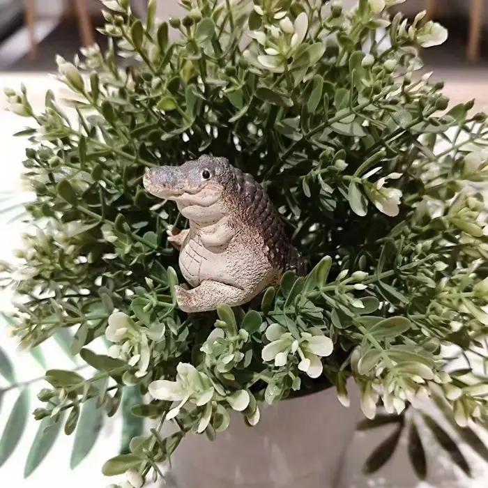 Ornement d'intérieur mignon petit Crocodile, ornement artisanal en résine pour bureau à domicile, décoration de service à thé, ornement de jardin, cadeau exquis.