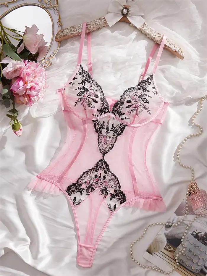 Lingerie féminine, combinaison amincissante en maille rose
