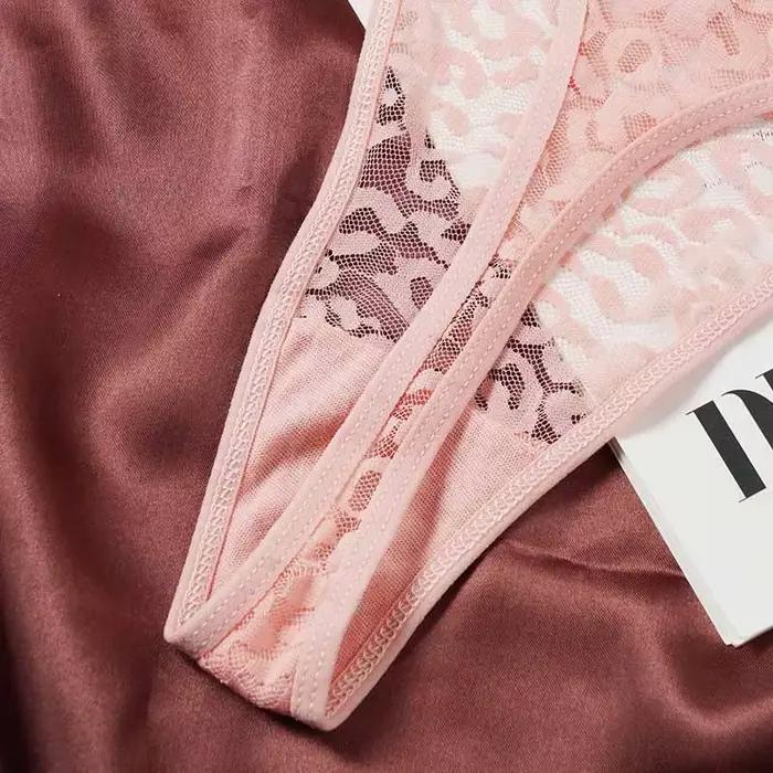 Culotte de type String en dentelle transparente taille basse pour femmes occassions romantiques et confortables