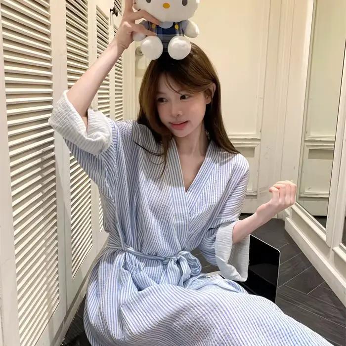 Chemise de nuit rayée bleue