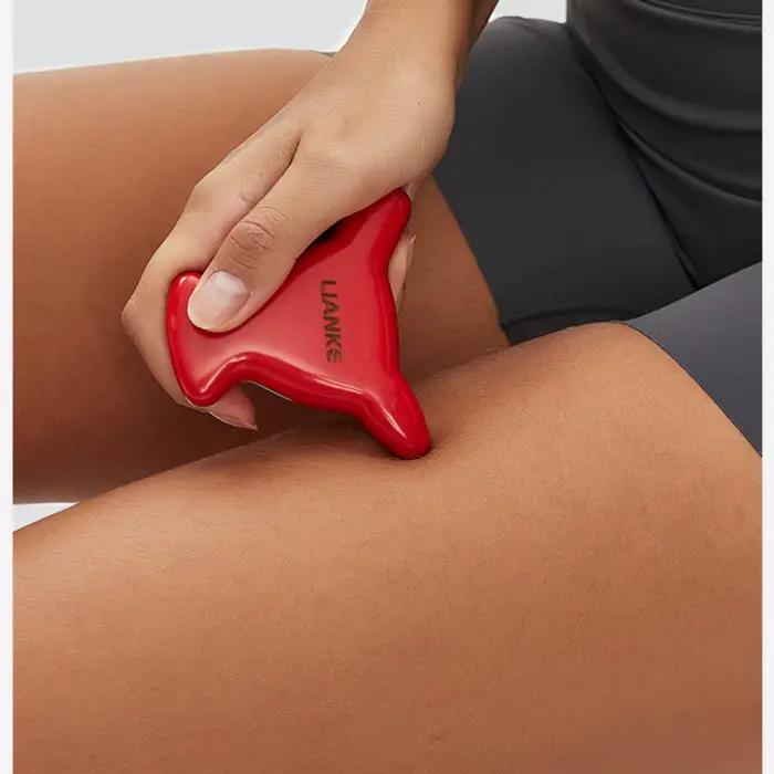 Outil de massage compact en fonte en forme de tête de taureau pour la thérapie corporelle, jaune et rouge