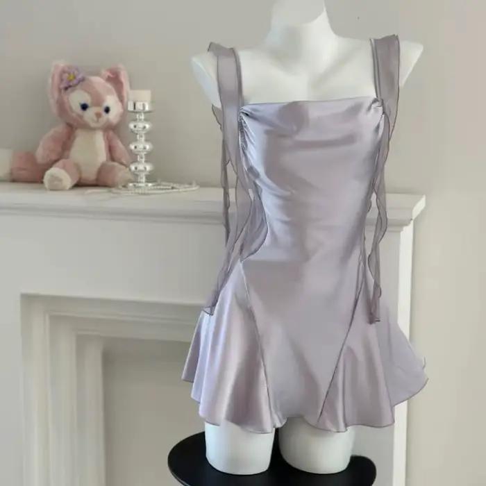 Chemise de nuit à bretelles en soie glacée