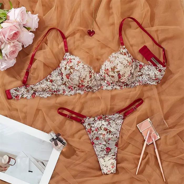 Ensemble de soutien-gorge en dentelle florale élégante avec bretelles rouges