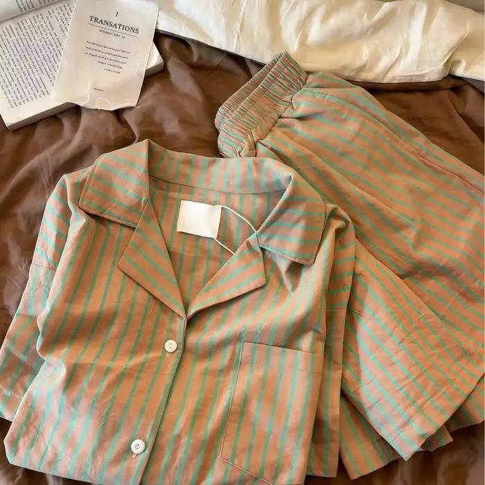Pyjama rayé style vintage pour femme : Nouvelle collection été – Haut à manches courtes et short