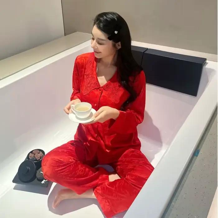 Pyjama de luxe en soie glacée pour femme