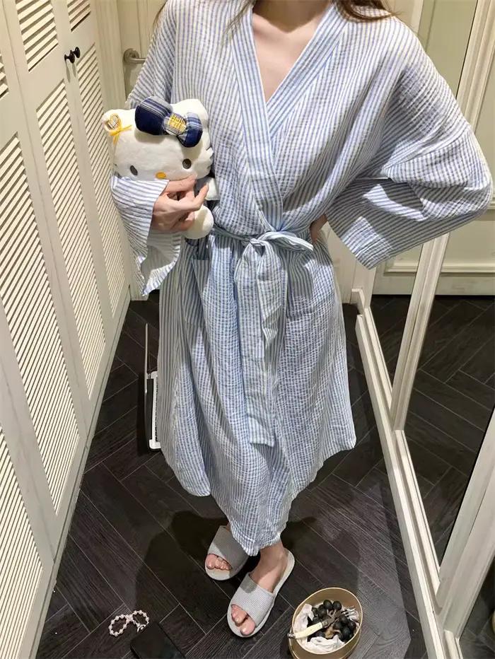 Chemise de nuit rayée bleue
