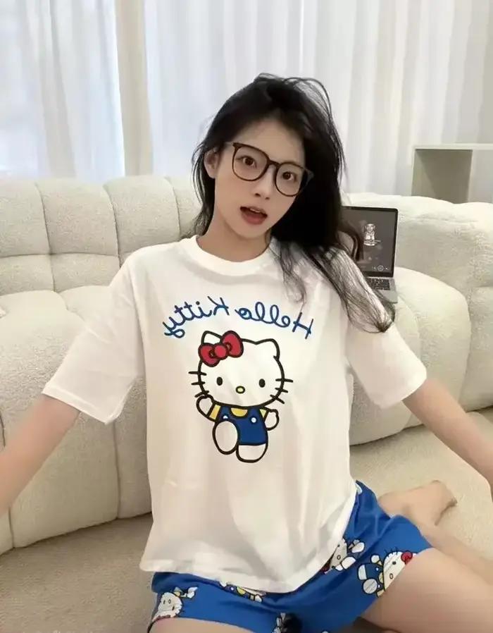Ensemble pyjama Hello Kitty blanc et bleu pour femme