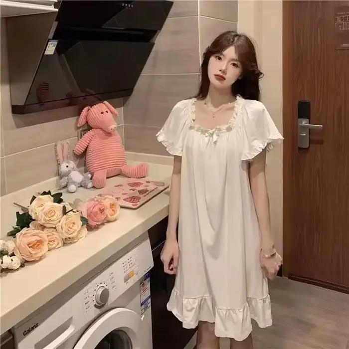 Chemise de nuit blanche mi-longue pour femmes