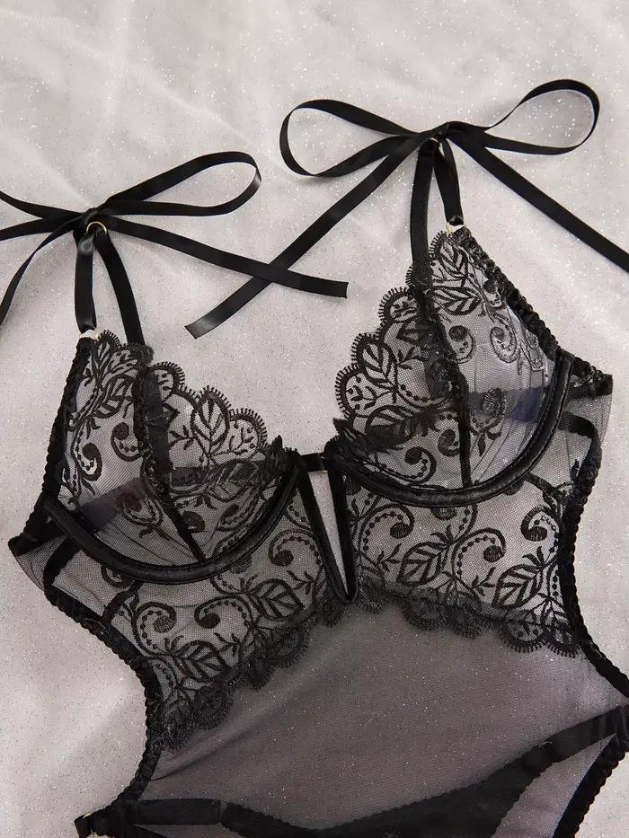 Lingerie féminine avec dentelle exotique