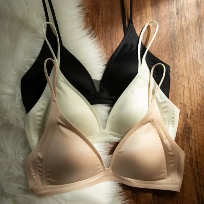 Soutien-gorge en satin laiteux à col en V profond