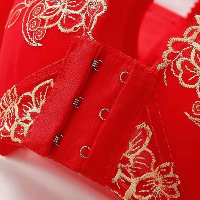 Soutien-gorge en dentelle pour femmes âgées d'âge moyen