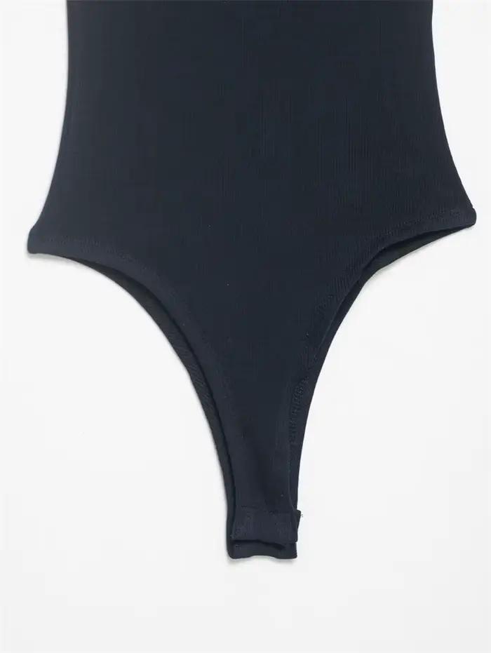 Combinaison Femme 2026 Nouvelle Collection Printemps-Été Chic et Tendance avec Bretelles Fines et Détails Color-block