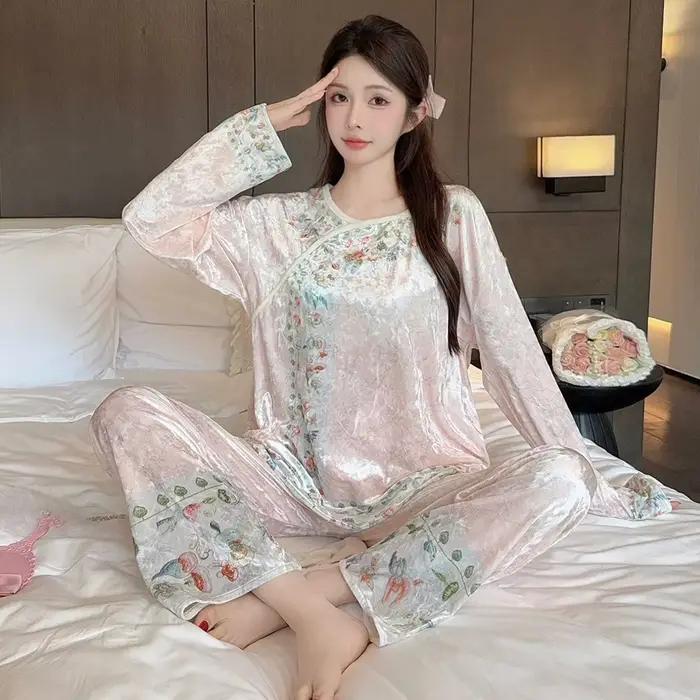 Pyjama en velours doré pour femme