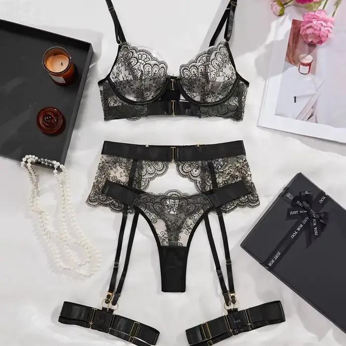 Nouvel ensemble érotique transparent brodé pour femmes