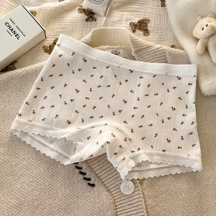 Culotte en dentelle mignonne