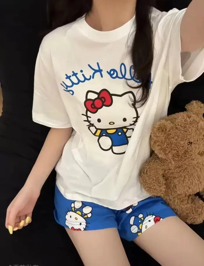 Ensemble pyjama Hello Kitty blanc et bleu pour femme